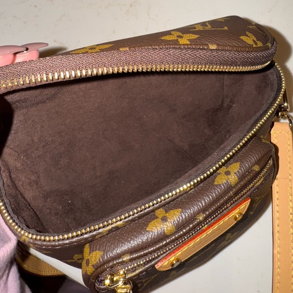 Louis Vuitton Mini Bum Bag - Picture 8 of 10